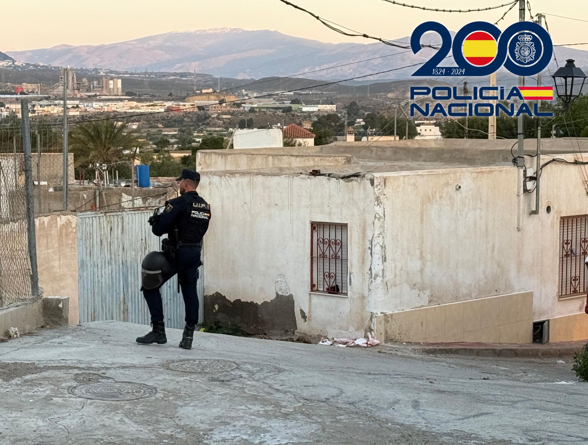 Un agente del dispositivo desplegado en Pechina.