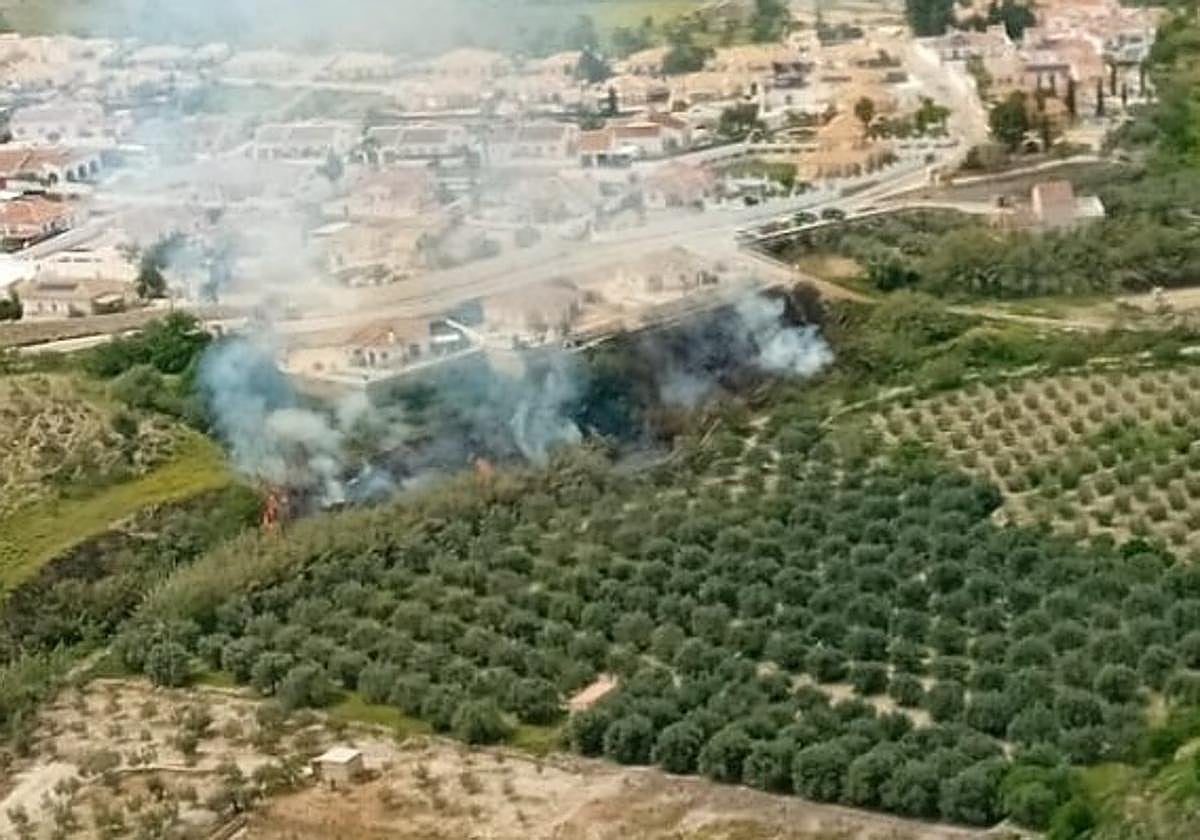 El Infoca da por controlado el incendio en el paraje Los Torres de Arboleas