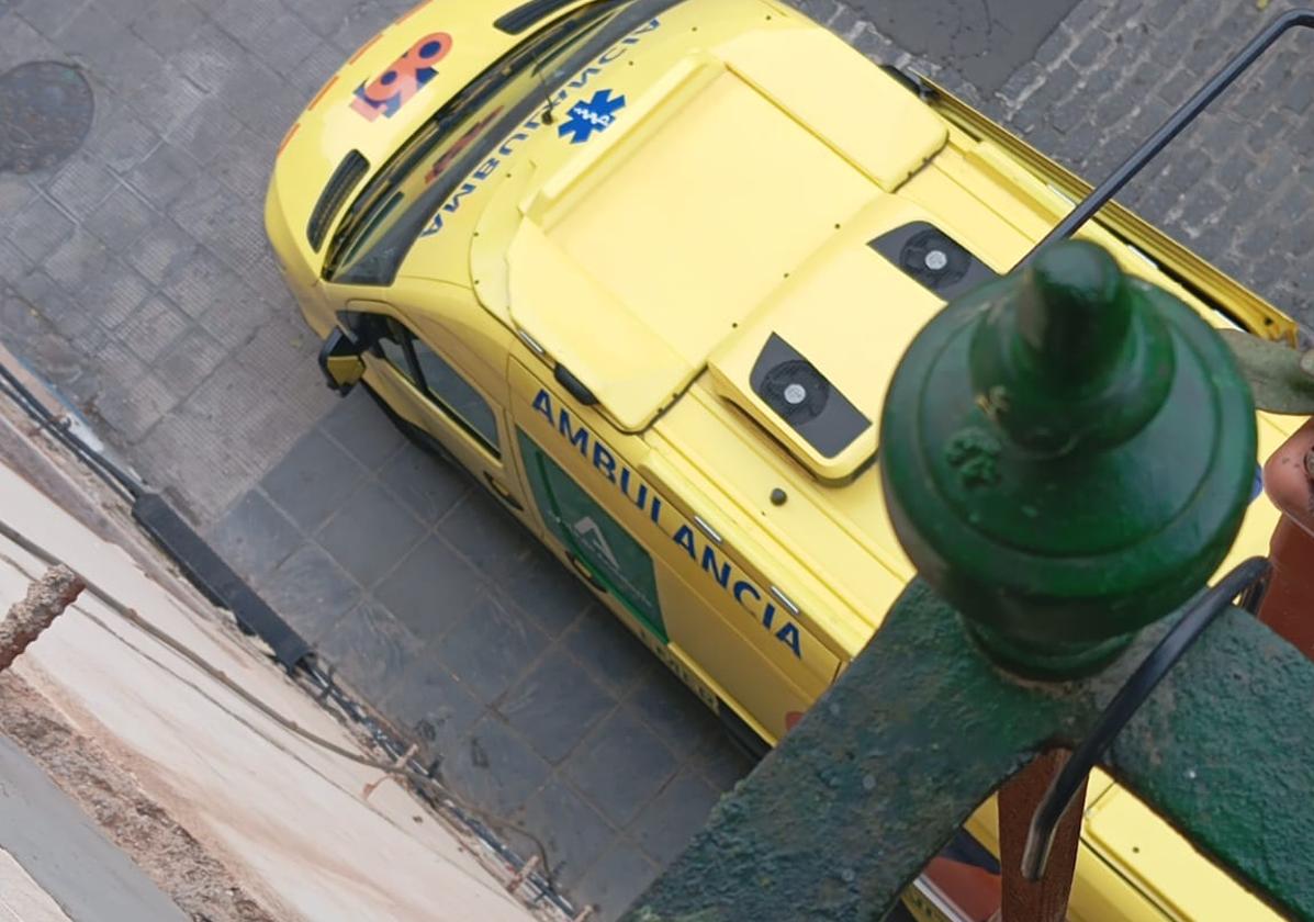 Herido grave un trabajador tras recibir una descarga eléctrica en el realejo | ideal