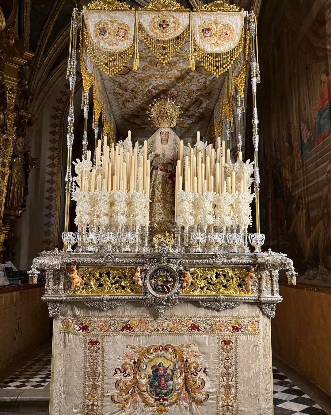 Imagen secundaria 2 - Novedades para el Domingo de Ramos en el Palio de la Virgen de la Victoria