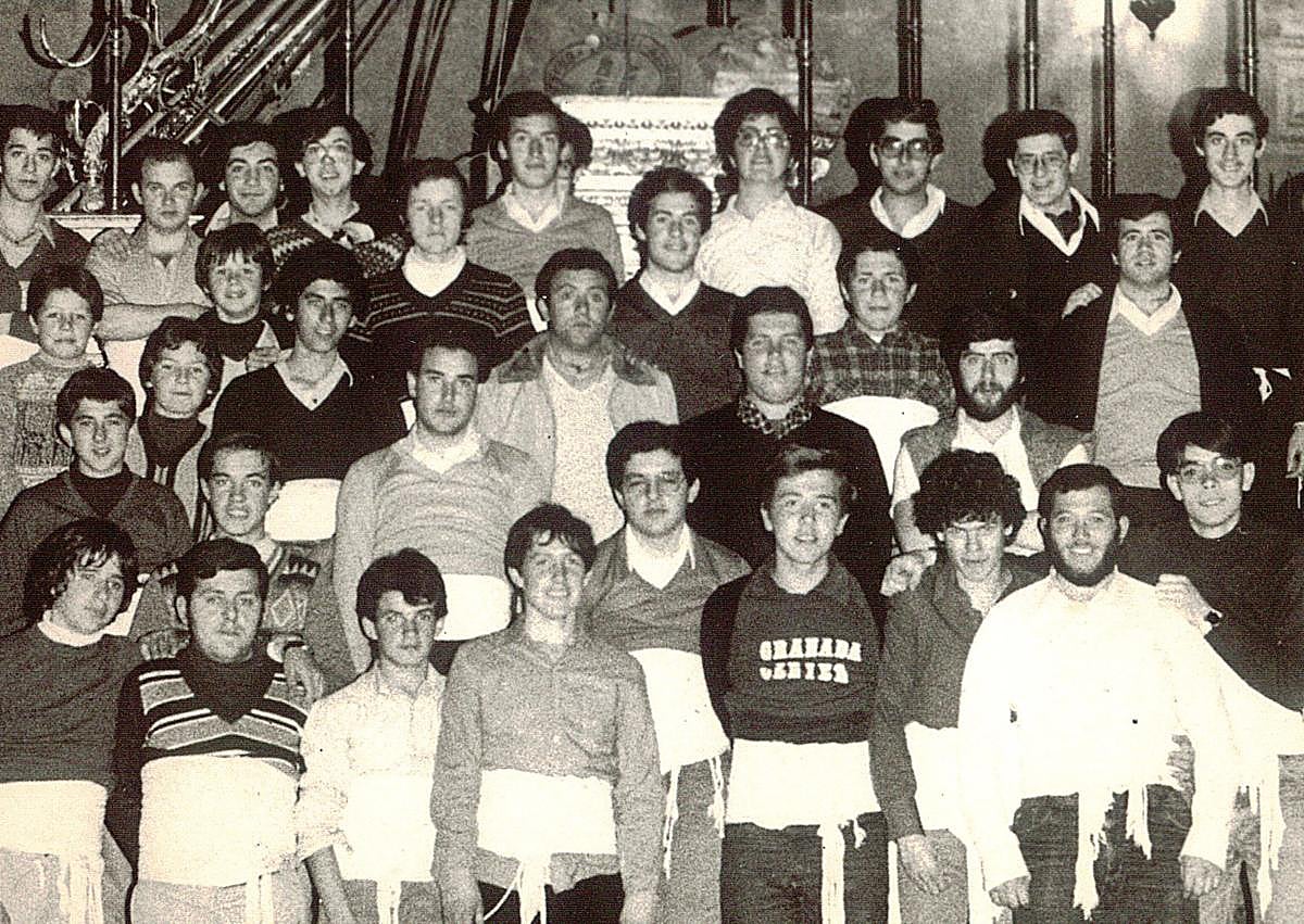 Imagen secundaria 1 - Costaleros de Granada en los 80