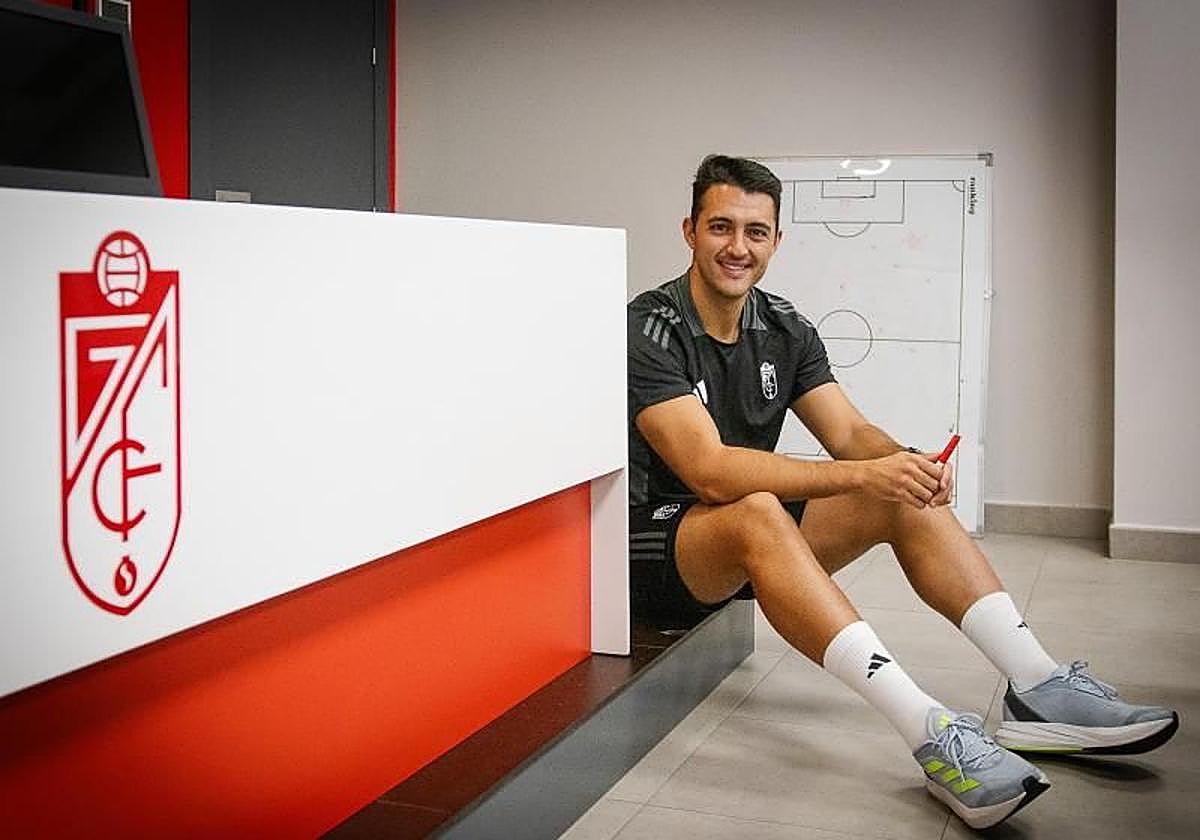 El entrenador del Granada femenino, Arturo Ruiz.