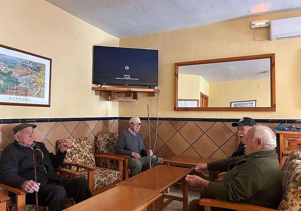 Vecinos de Guadahortuna en el hogar del pensionista