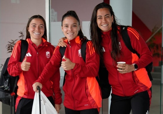 Las futbolistas del Granada salen hacia Tenerife.