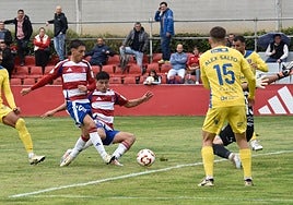 Adrián Heredia marca el único gol del partido para el Recreativo.