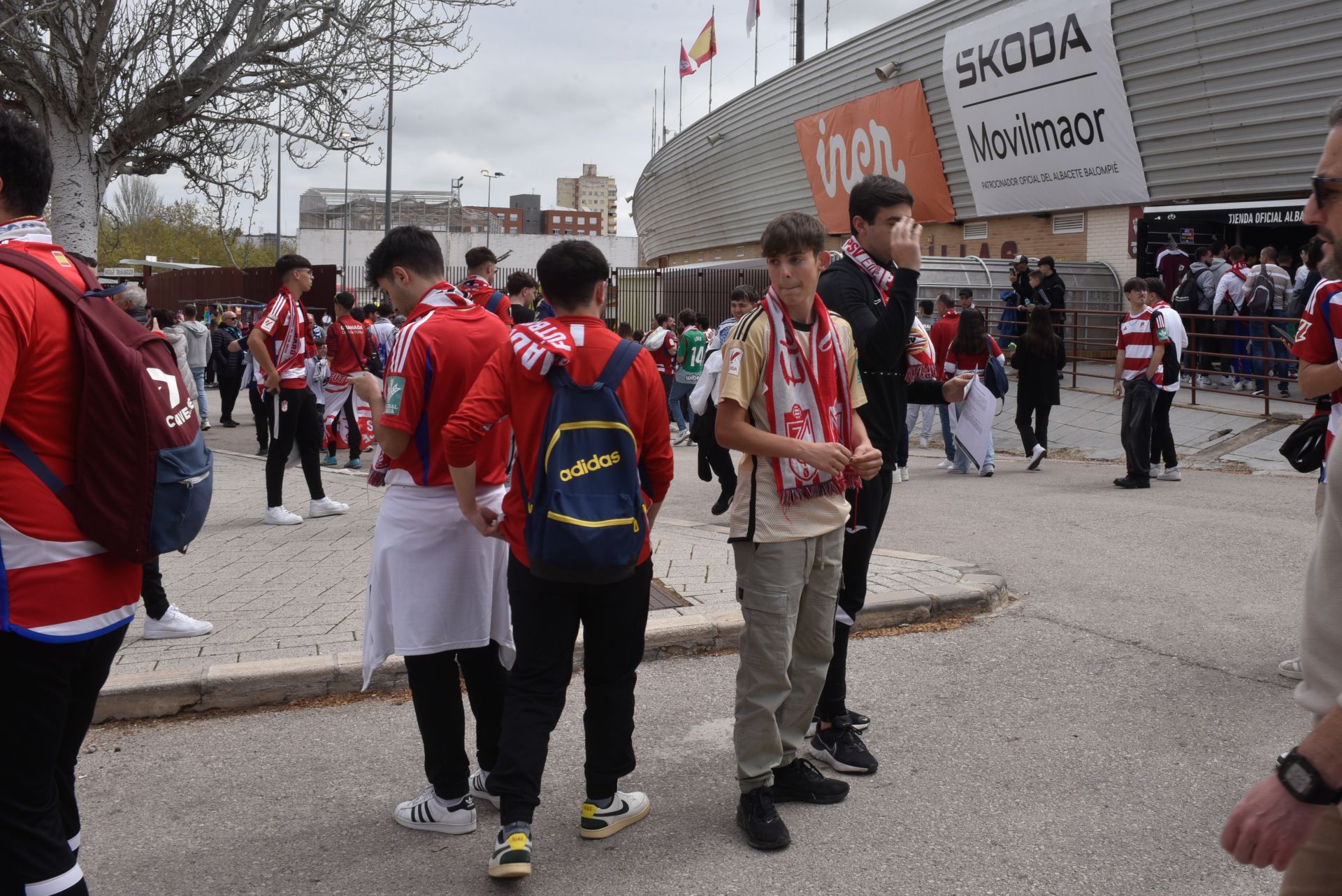 Encuéntrate entre la afición del Granada desplazada a Albacete