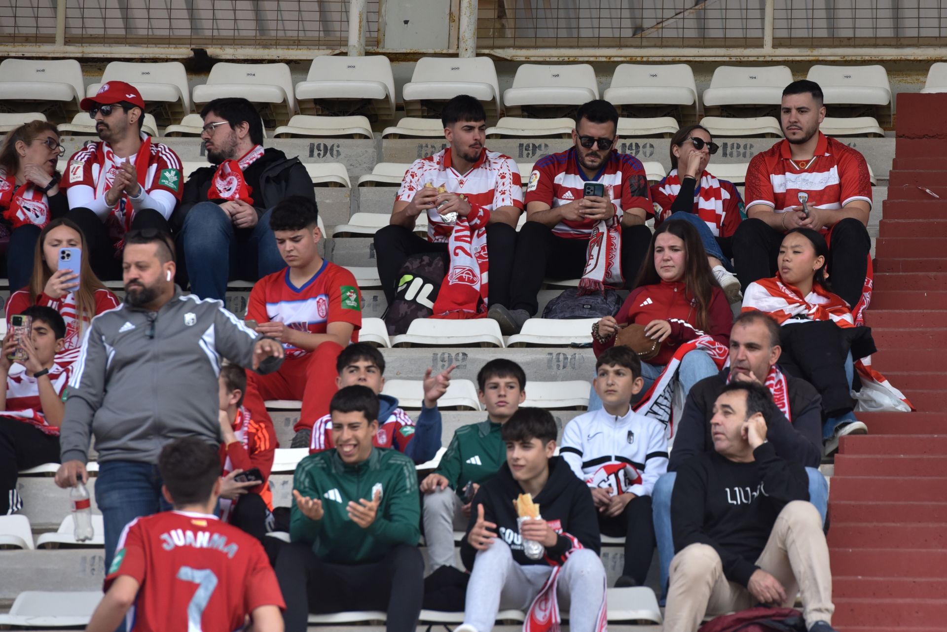 Encuéntrate entre la afición del Granada desplazada a Albacete