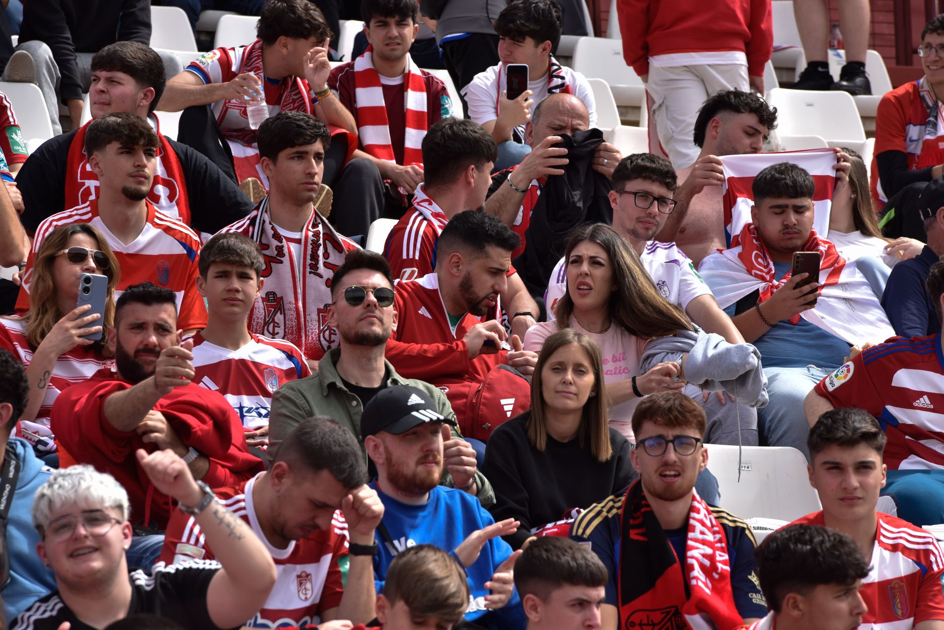 Encuéntrate entre la afición del Granada desplazada a Albacete