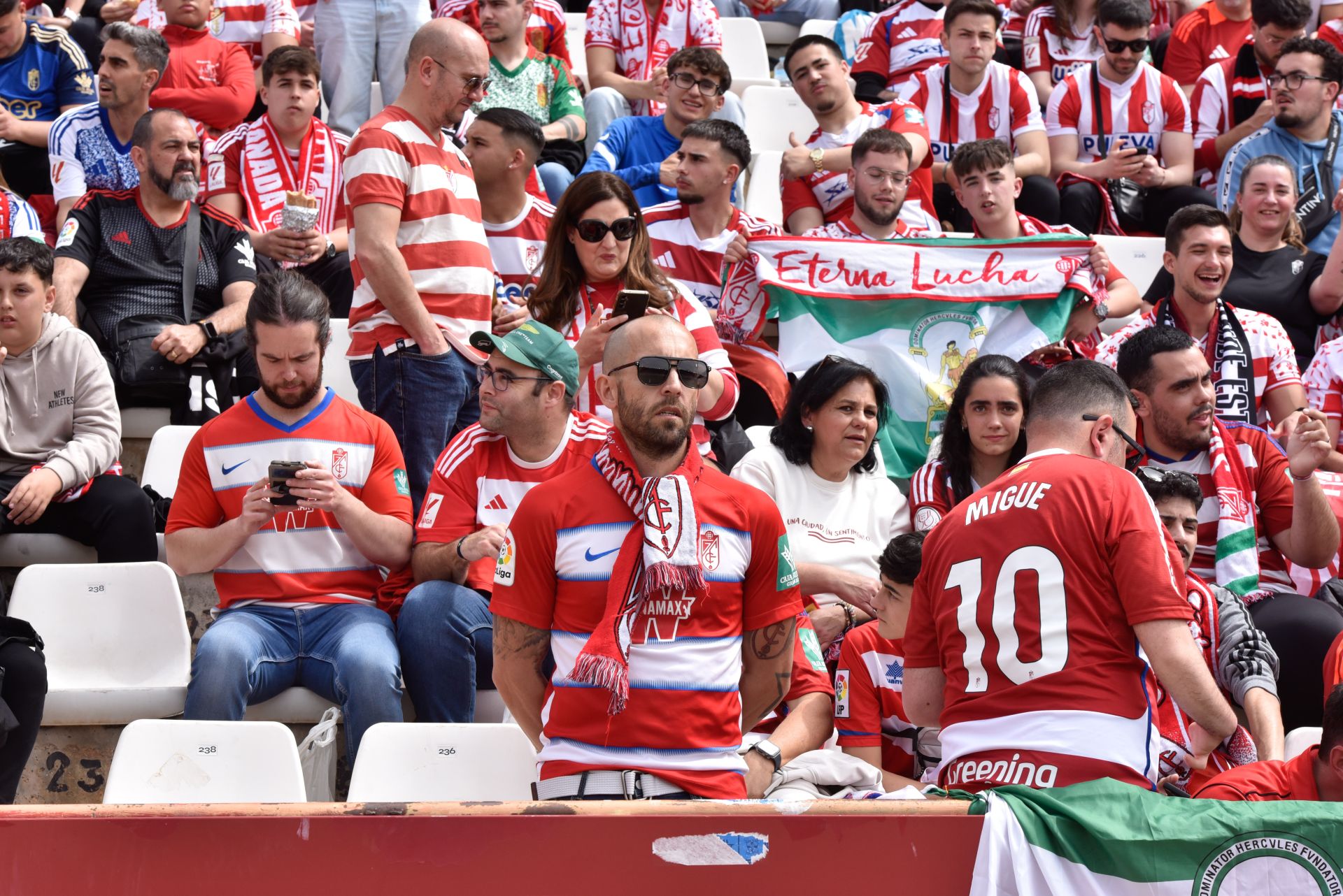 Encuéntrate entre la afición del Granada desplazada a Albacete