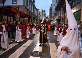 El blanco de la noche hace brillar a La Cena