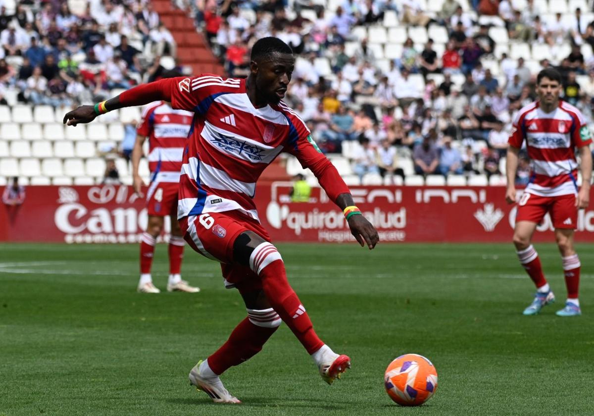 Hongla queda apercibido para la visita del Elche