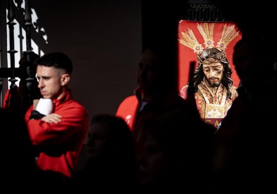 El Rescate sale de la iglesia de la Magdalena.