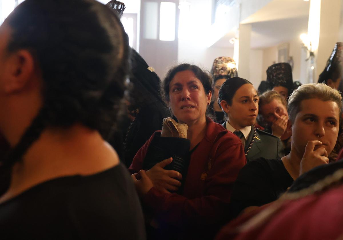 Resignación de las costaleras de La Lanzada: «Es muy frustrante, ya son dos años sin salir»
