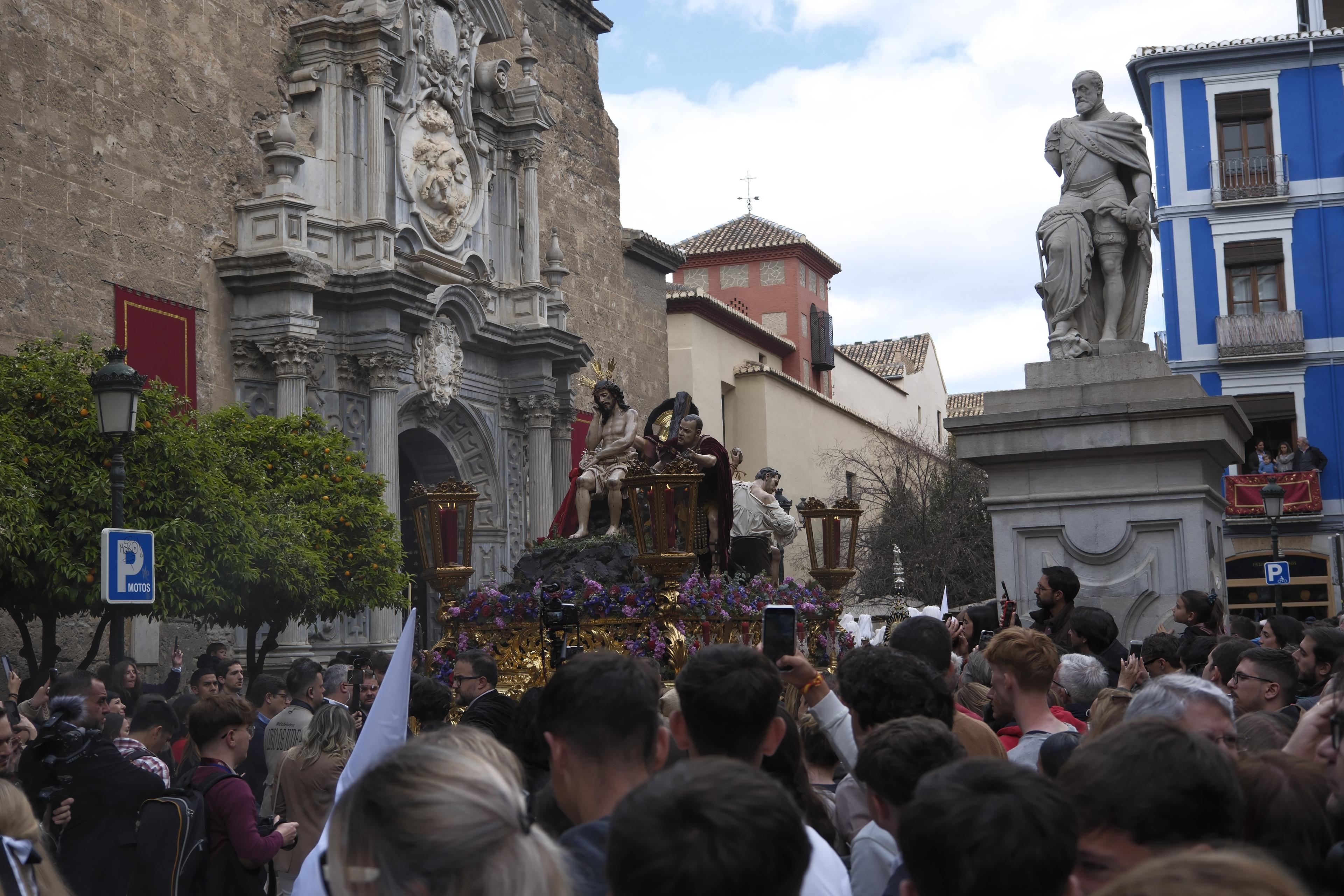 Las imágenes más llamativas y esperadas del Miércoles Santo en Granada