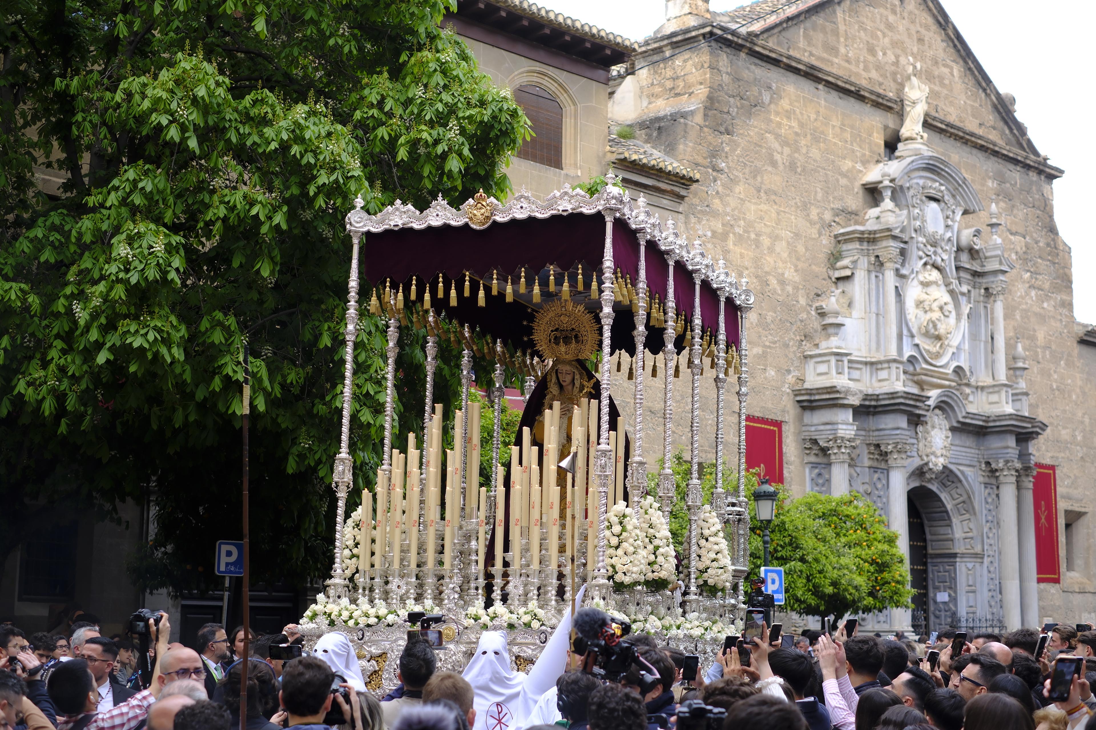 Las imágenes más llamativas y esperadas del Miércoles Santo en Granada