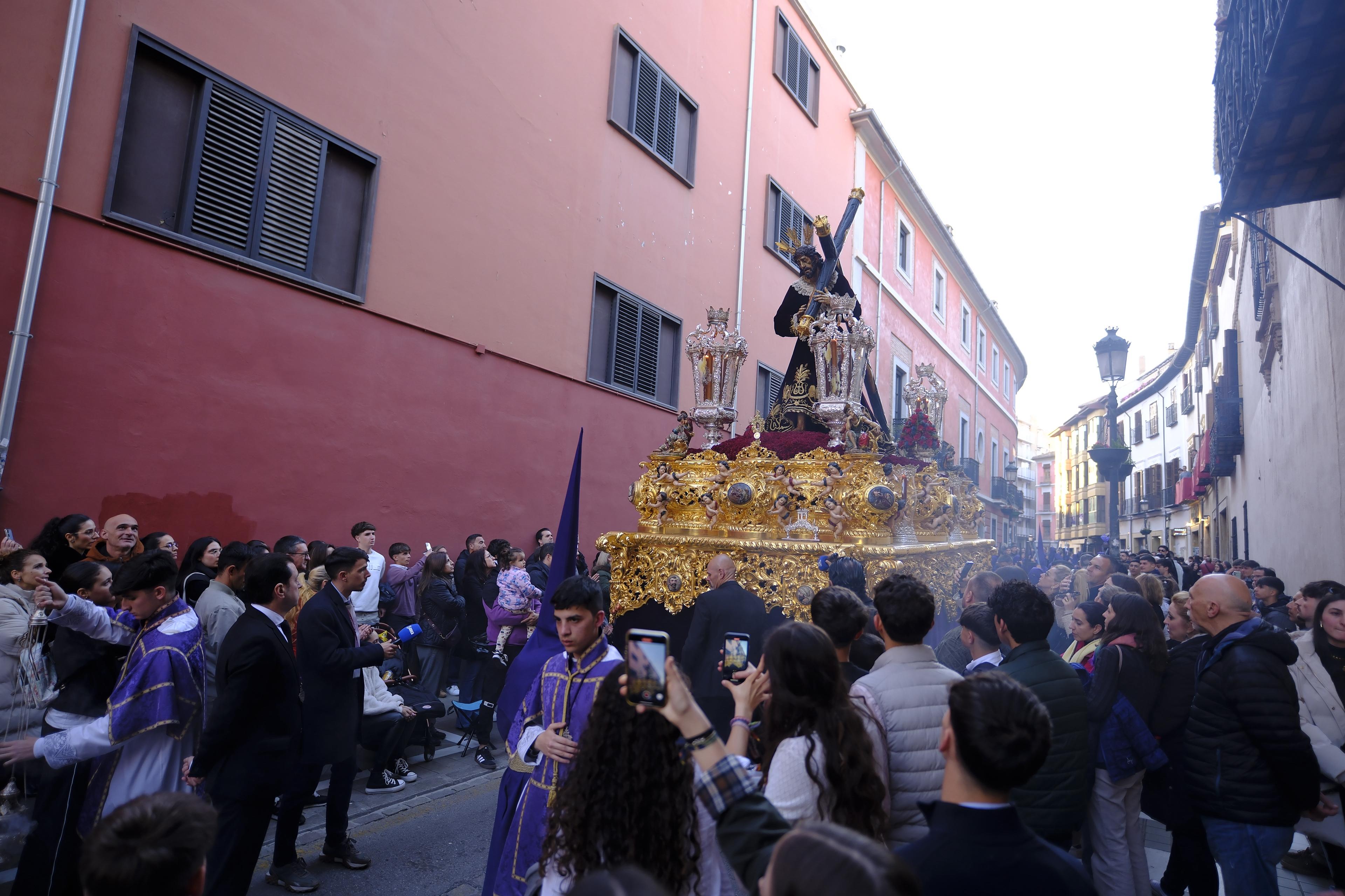 Las imágenes más llamativas y esperadas del Miércoles Santo en Granada