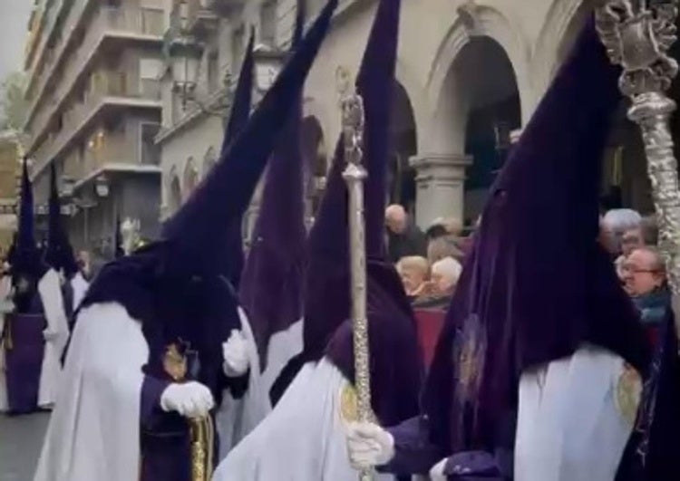 Así se pide una venia en la carrera oficial de Granada.