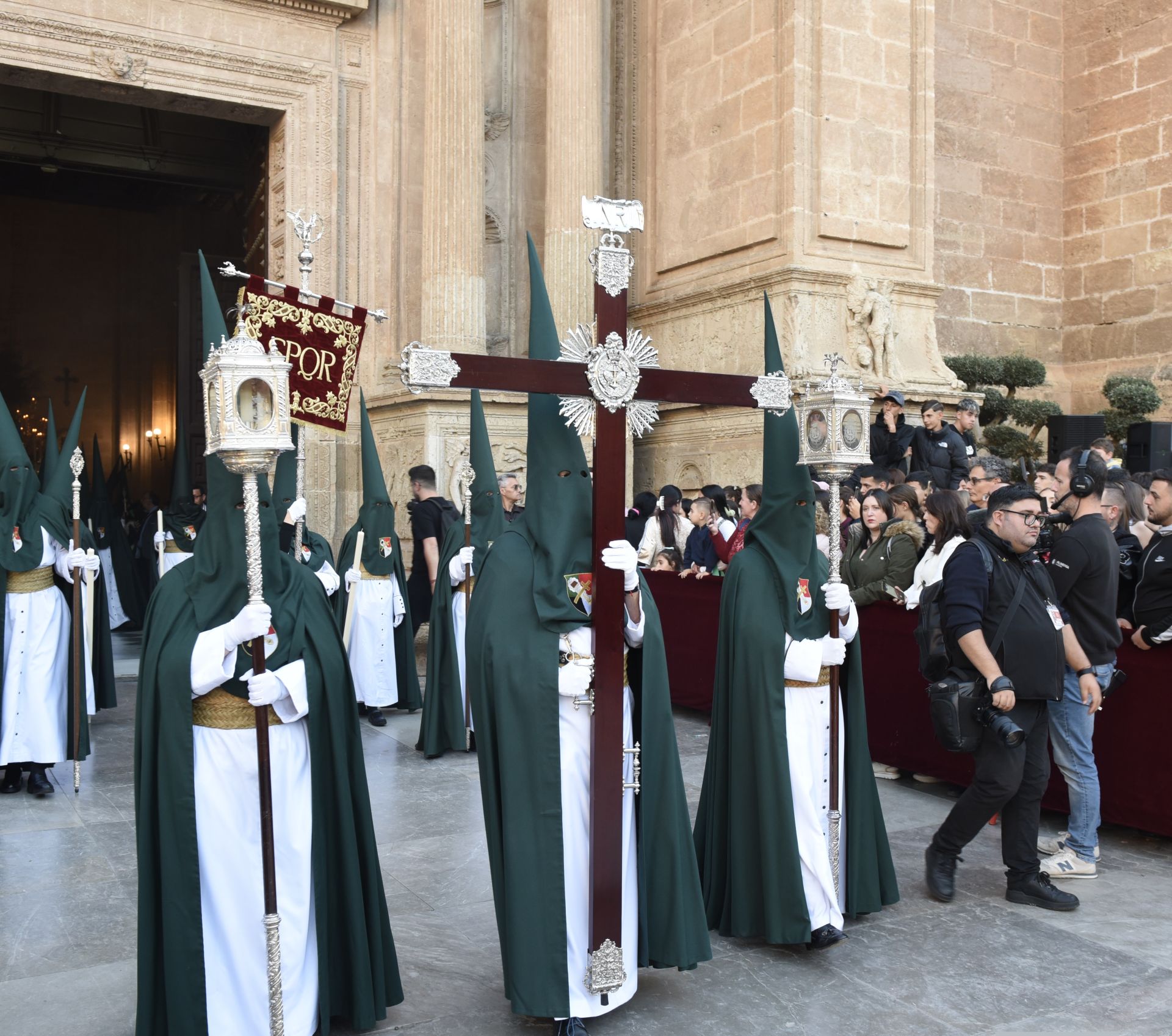 Las imágenes más llamativas y esperadas del Miércoles Santo en Granada