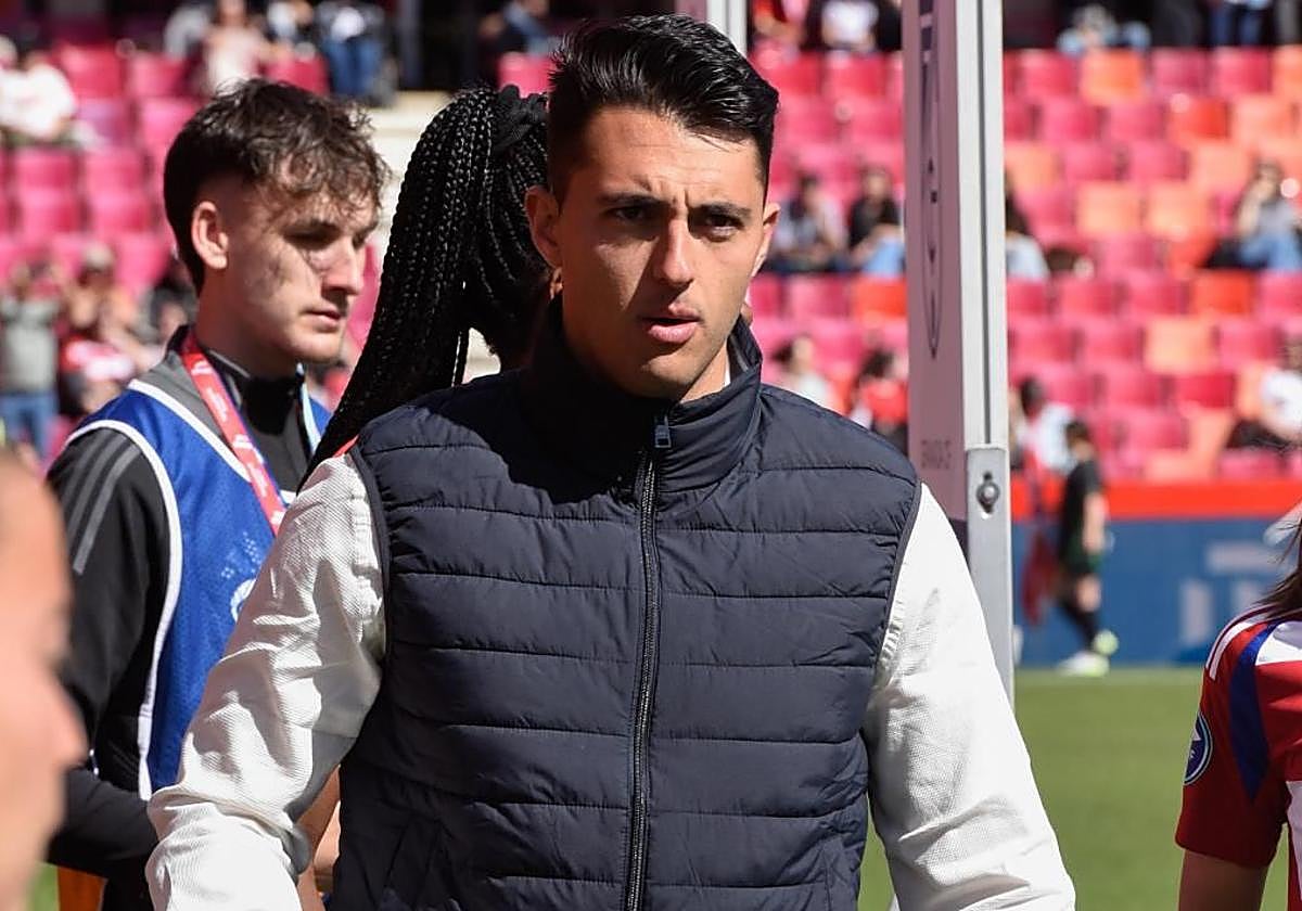 El entrenador del Granada femenino, Arturo Ruiz, en un partido anterior.