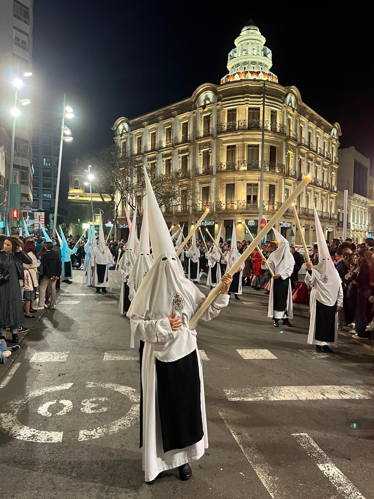 Silencio y devoción desde Alfareros para toda Almería