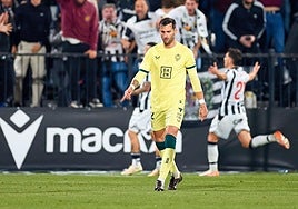 Leo Baptistao, cabizbajo ante un pésimo resultado con oportunidad perdida