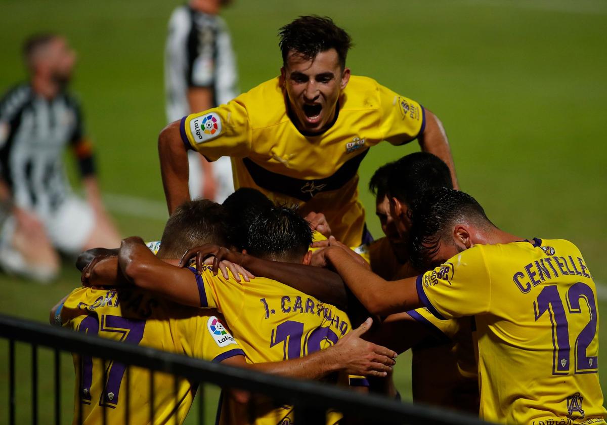 Con 'cal y arena' en las tres visitas del almería a castalia | ideal