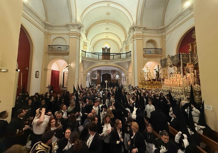 Los Escolapios lamentan la sustracción de joyas a su virgen.