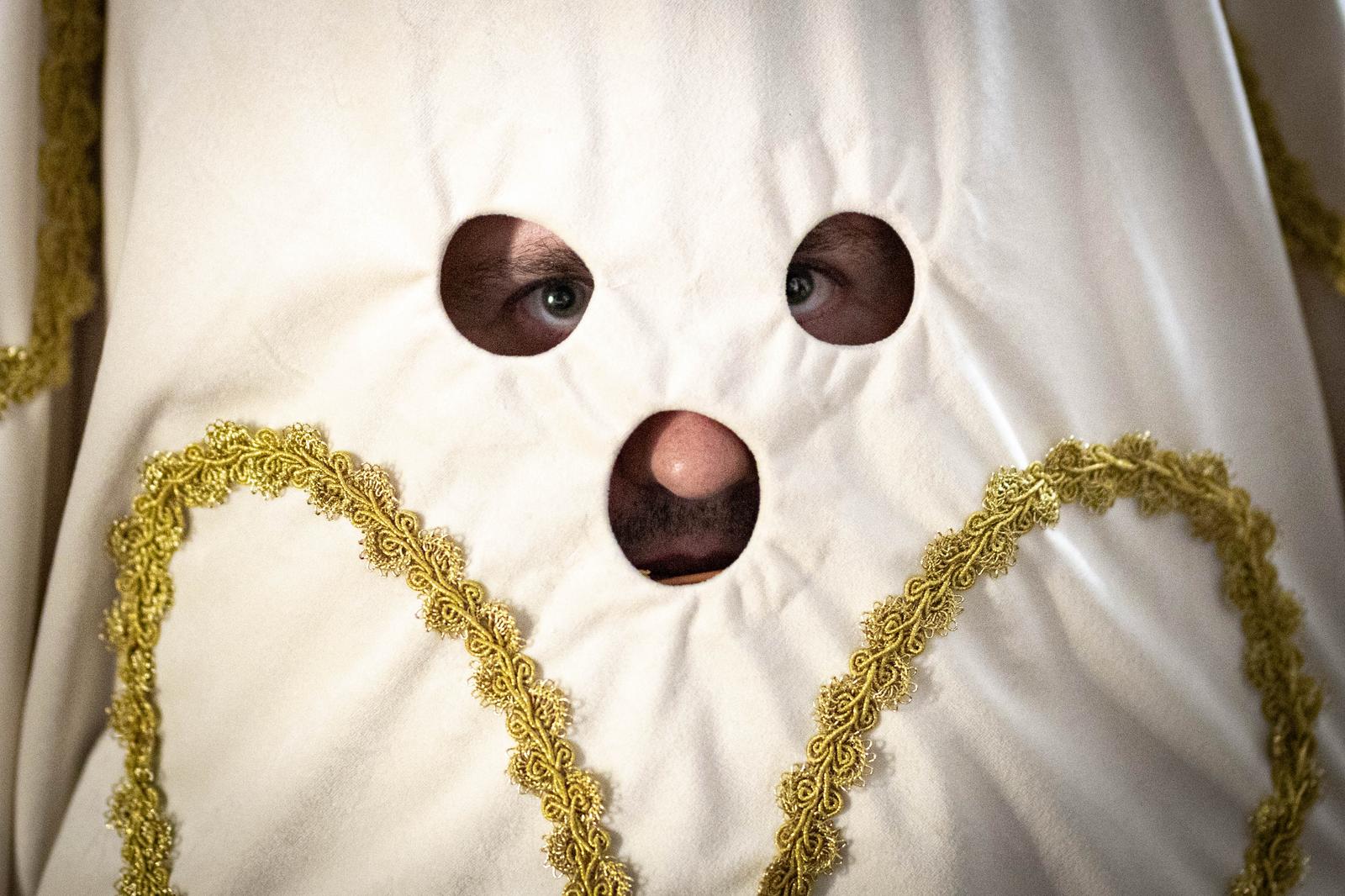 Así se visten las Chías, personajes únicos de la Semana Santa granadina