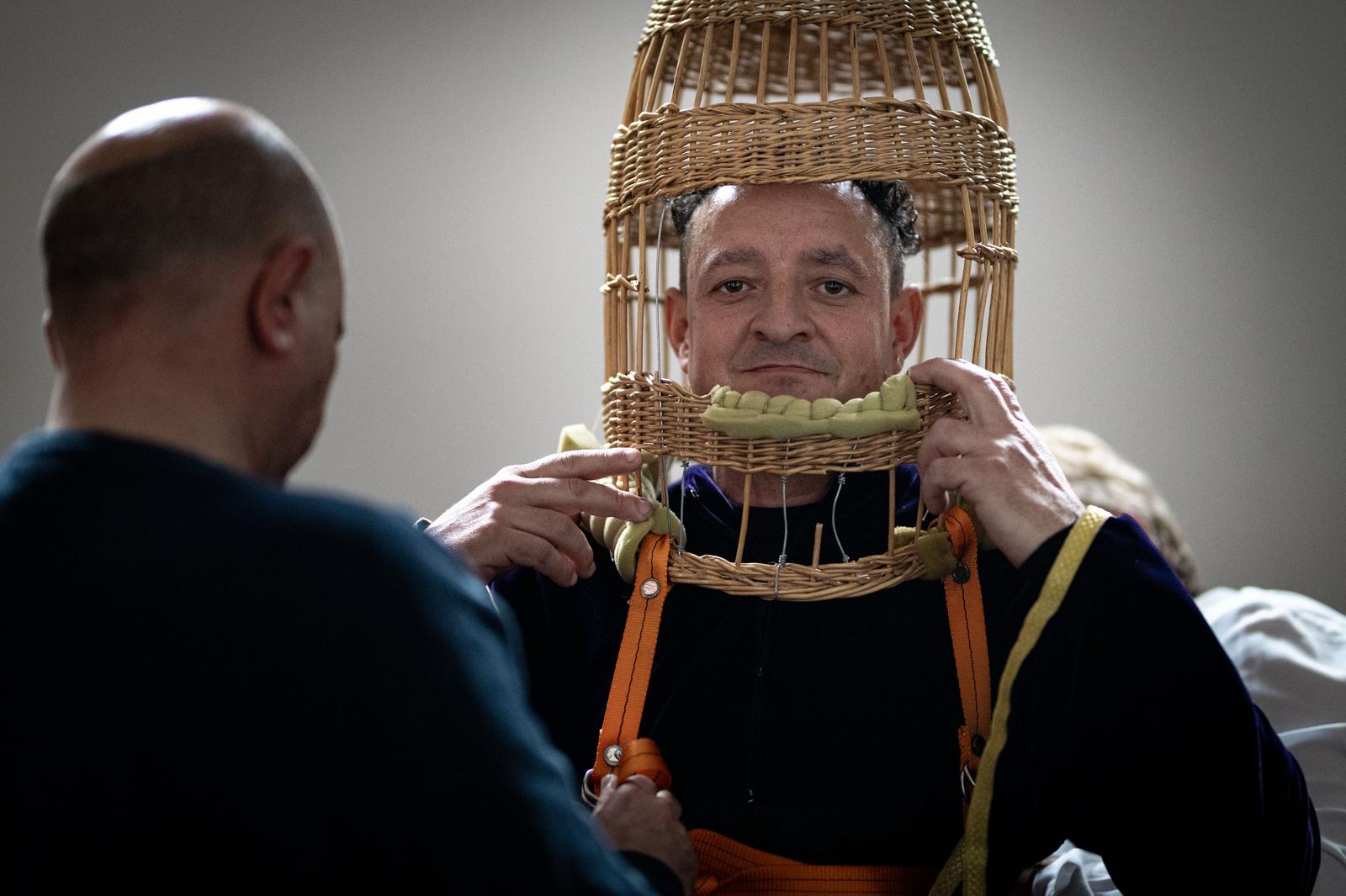 Así se visten las Chías, personajes únicos de la Semana Santa granadina