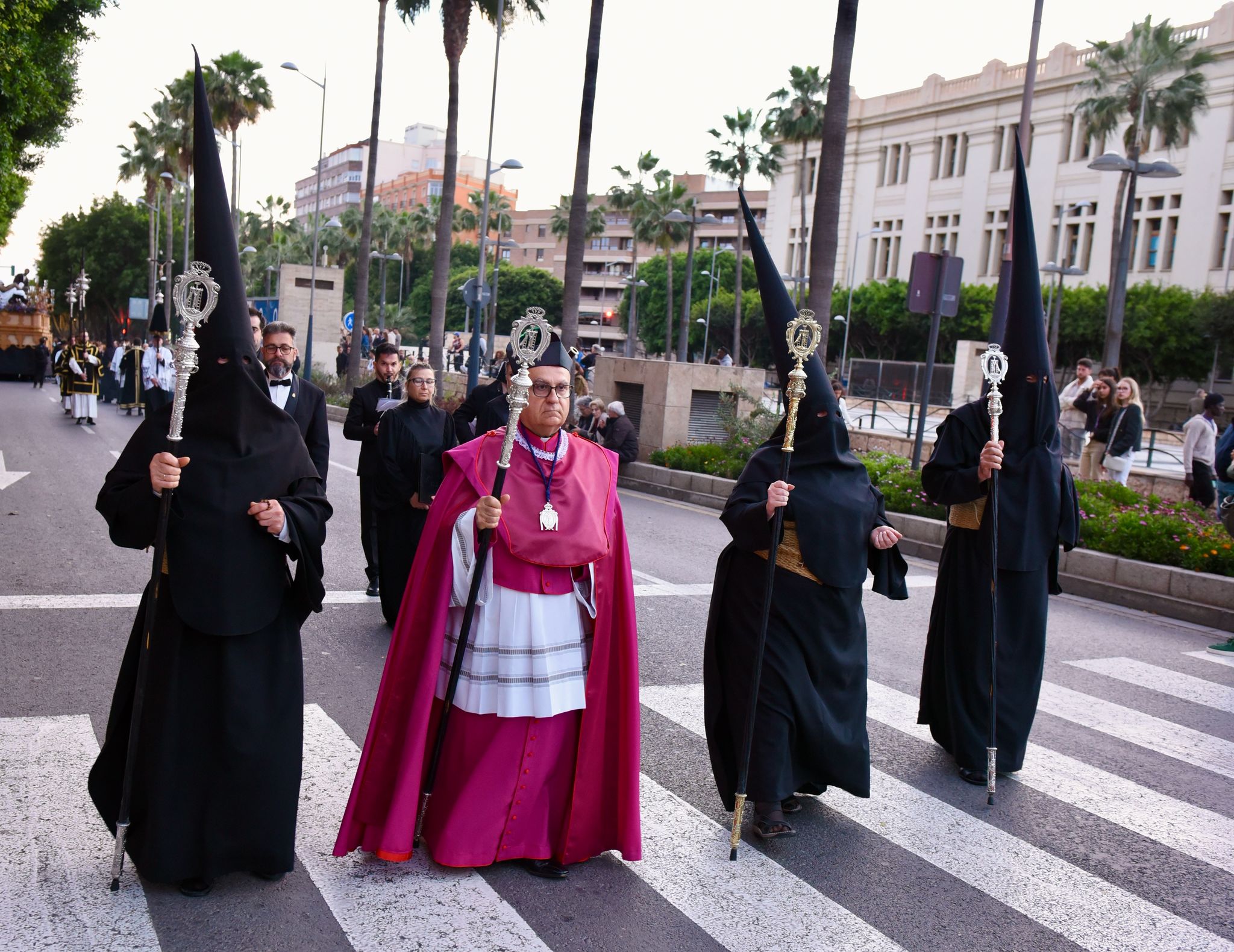 Caridad impone el luto en su barrio de Oliveros