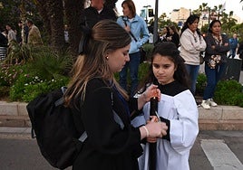Caridad impone el luto en su barrio de Oliveros