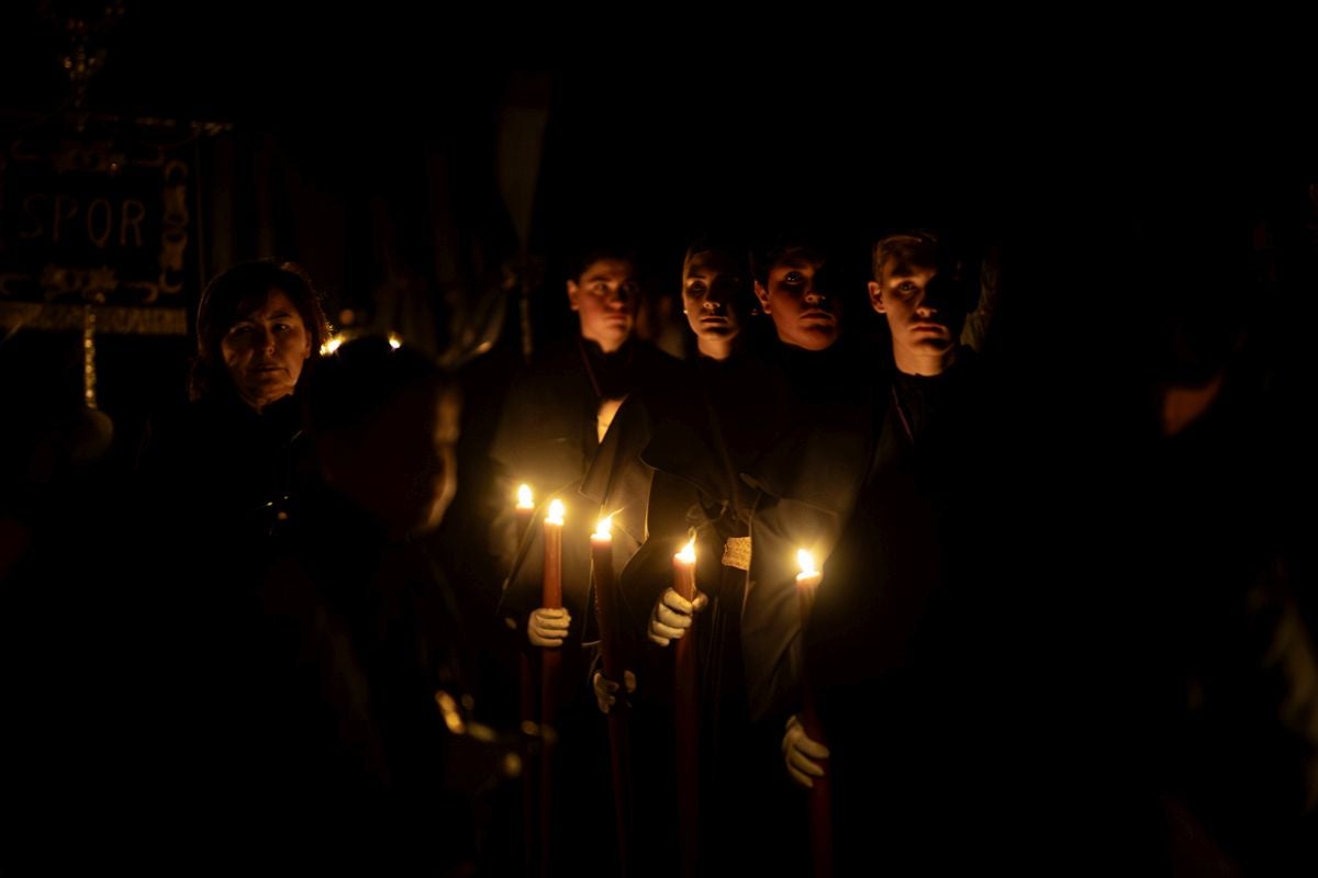 Las imponentes imágenes de la procesión del Silencio en Granada