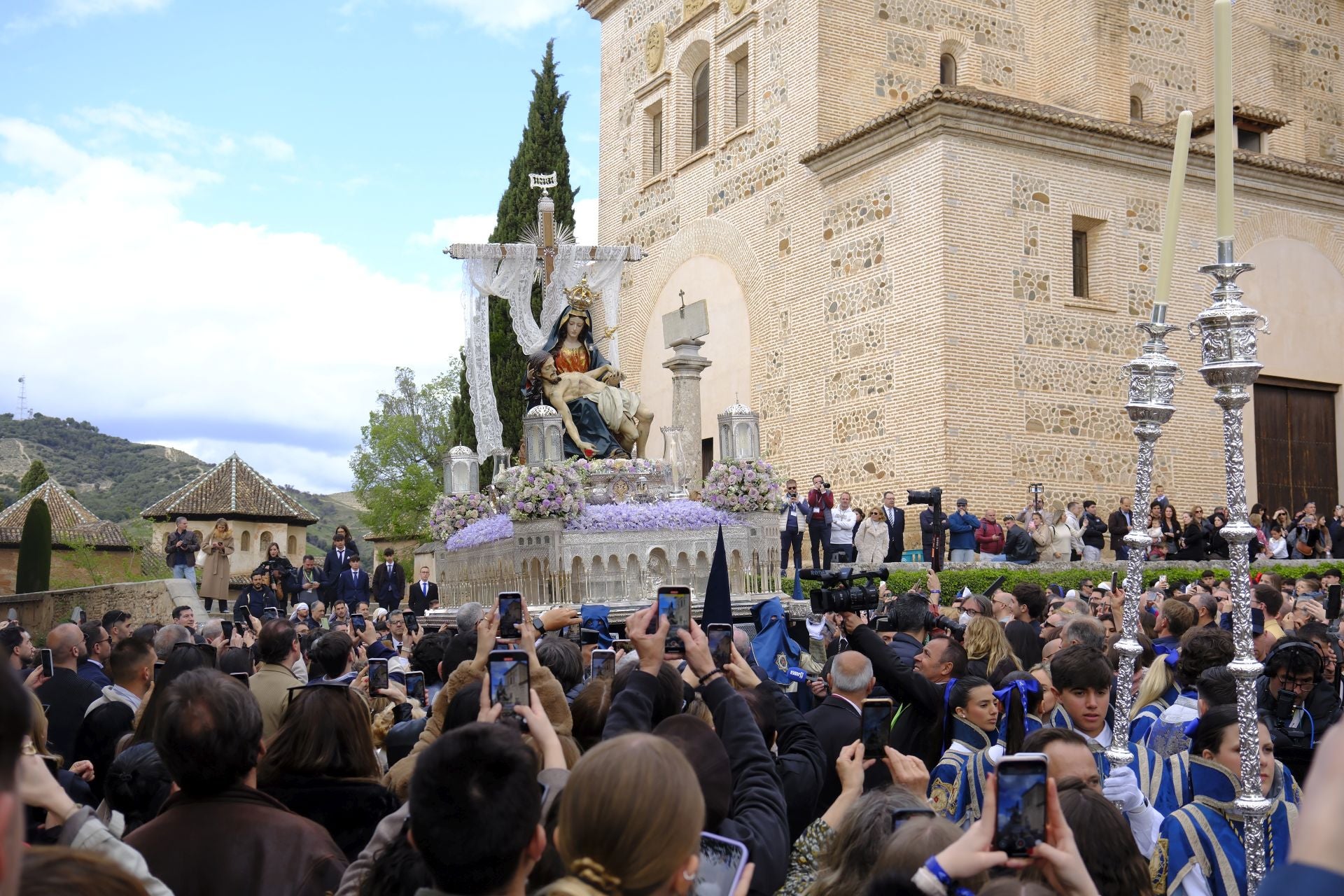 Las mejores imágenes de Santa María de la Alhambra en el Sábado Santo