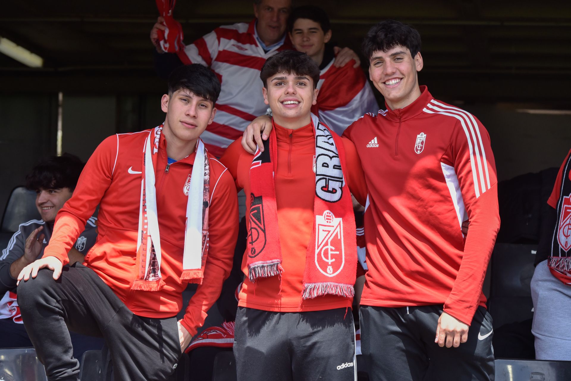 Encuéntrate en la grada del Cartagonova en el Cartagena - Granada CF