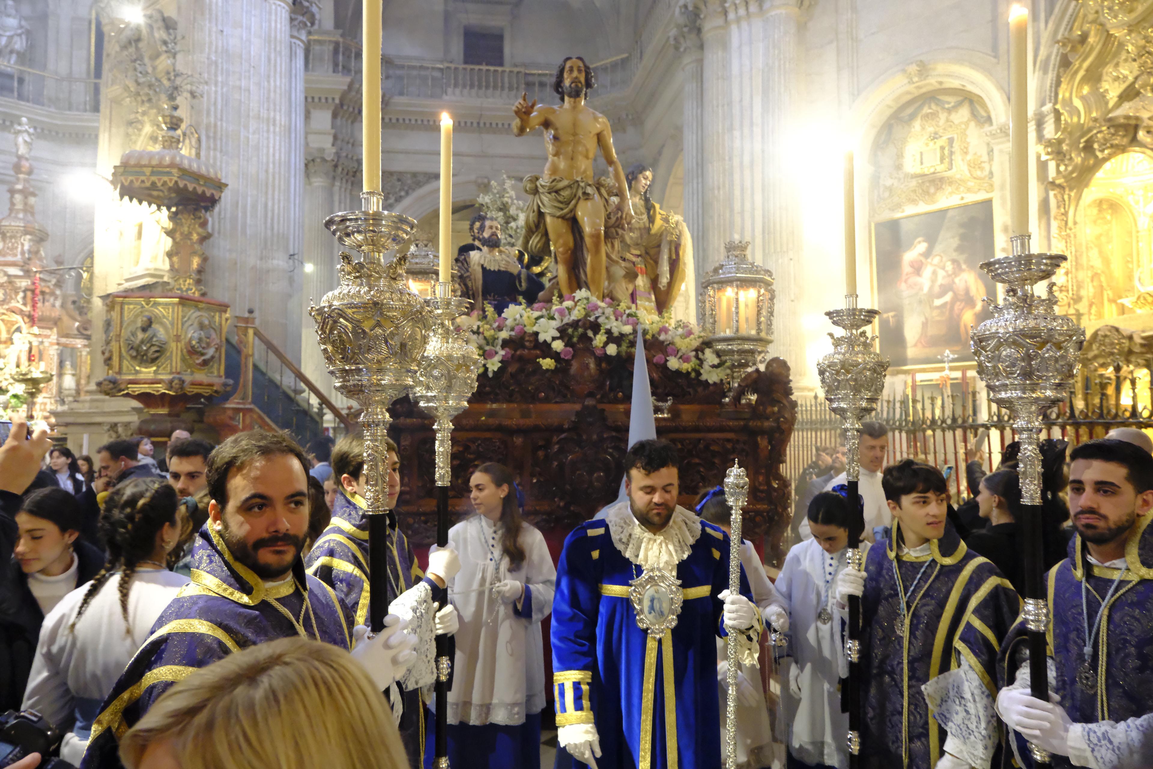 Recogimiento en el Sagrario con Resucitado y Alegría | Ideal