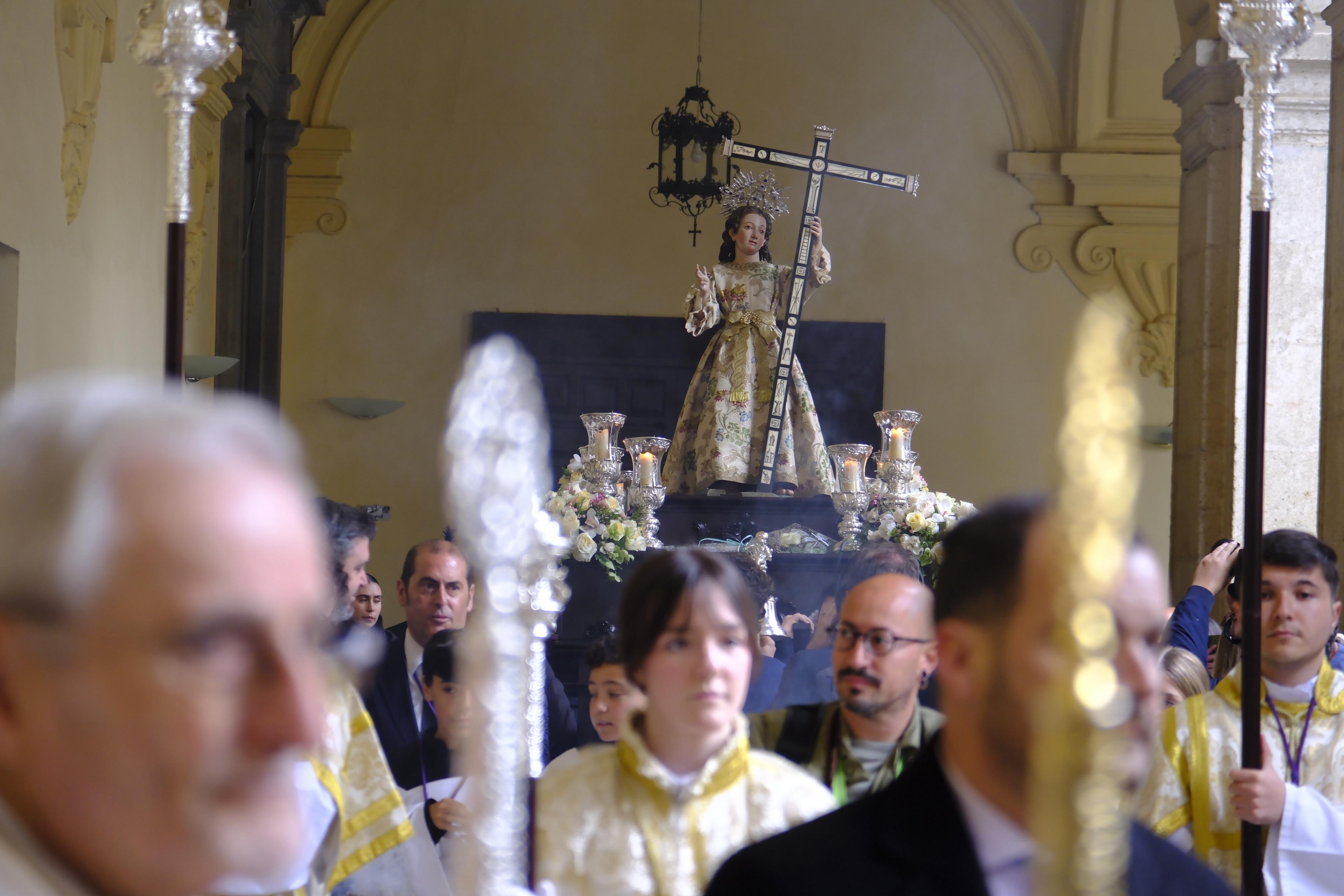 Los Facundillos procesionaron por el claustro