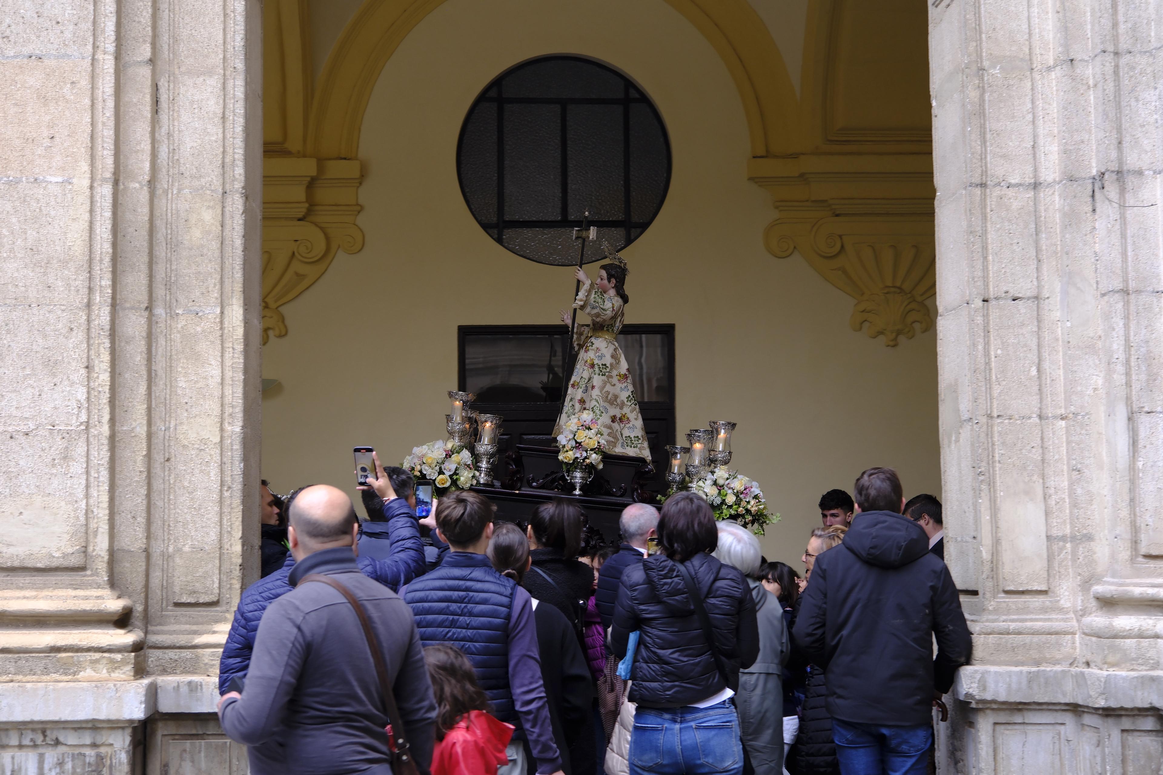 Los Facundillos procesionaron por el claustro