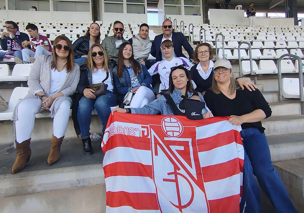 Varios de los familiares de Brau posan juntos en Cartagonova.