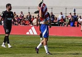 Samu Cortés se lamenta de una ocasión en un partido en casa.