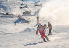 Sierra Nevada cierra la Semana Santa con más de 5.000 esquiadores al día.