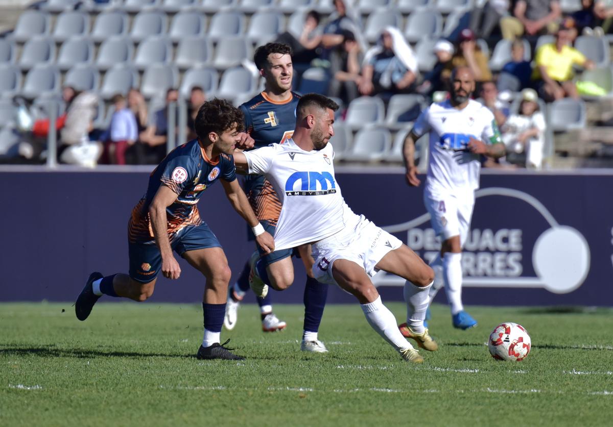 Manu Fernández y Mario Martos, la cara y la cruz en el regreso del Real Jaén CF