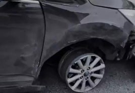 Agrede a los policías locales de Granada tras darse a la fuga con las ruedas reventadas tras un accidente