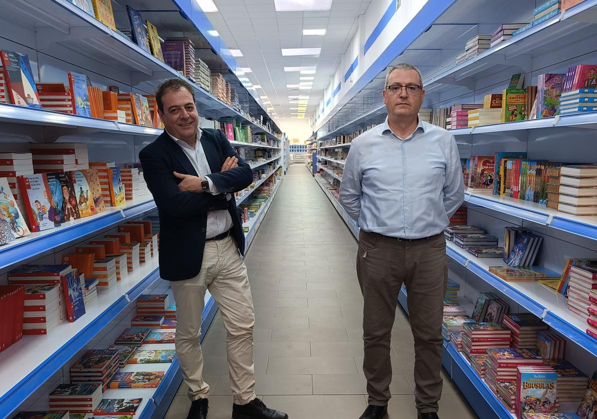 José Pazo y Jesús Contreras, administradores del Grupo Dismalibro, en las instalaciones de la empresa en Granada.