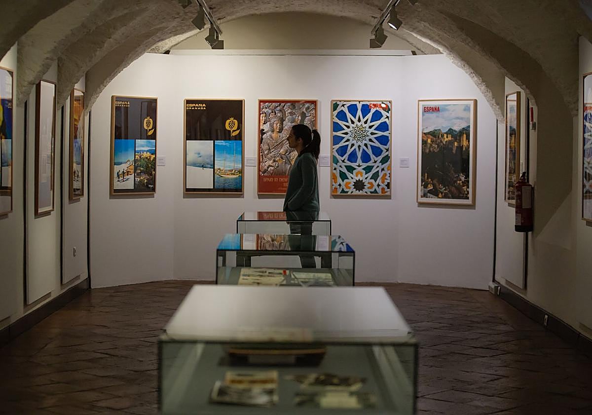 Imagen principal - El patrimonio de Granada, en los carteles turísticos