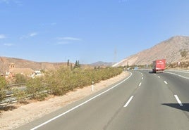La joven estaban aparada a la altura de Mondújar en la A-44.