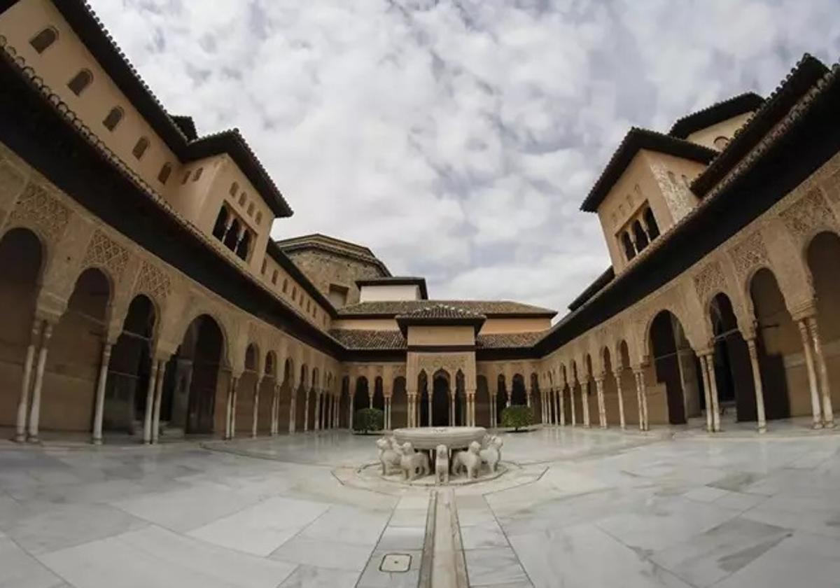 Ocho empresas aspiran a hacerse con el contrato de servicio de información al visitante de la alhambra | ideal