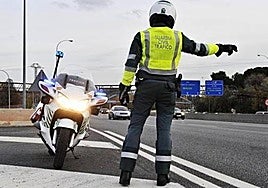 Un motorista fallece en Guarromán al impactar contra un coche