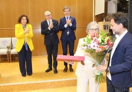 Pilar Aranda, Pedro Mercado y el decano de la Facultad de Farmacia, Manuel Sánchez Polo, en el acto homaneja al profesor Sánchez Pozo.