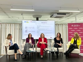 La APA destaca el talento femenino en el sector marítimo en la jornada de mujer y logística de la AET