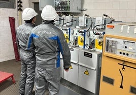 Trabajos en una subestación de Endesa.